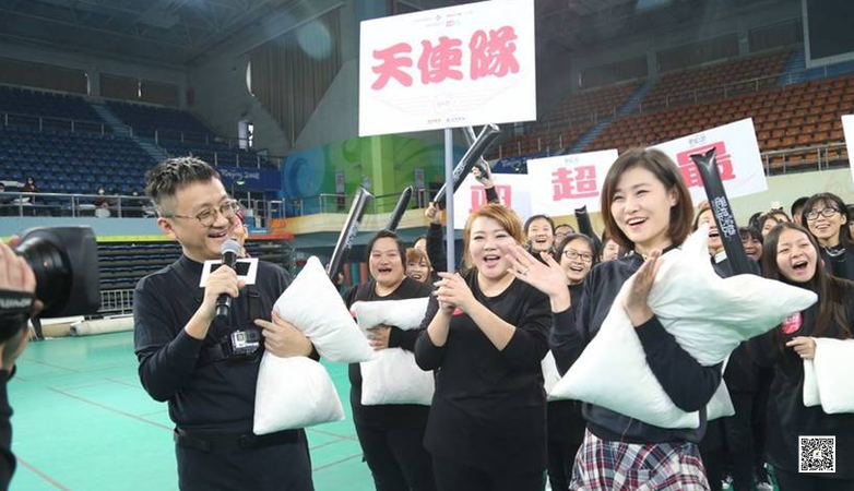枕头大战-深圳趣团建大型企业趣味运动会项目
